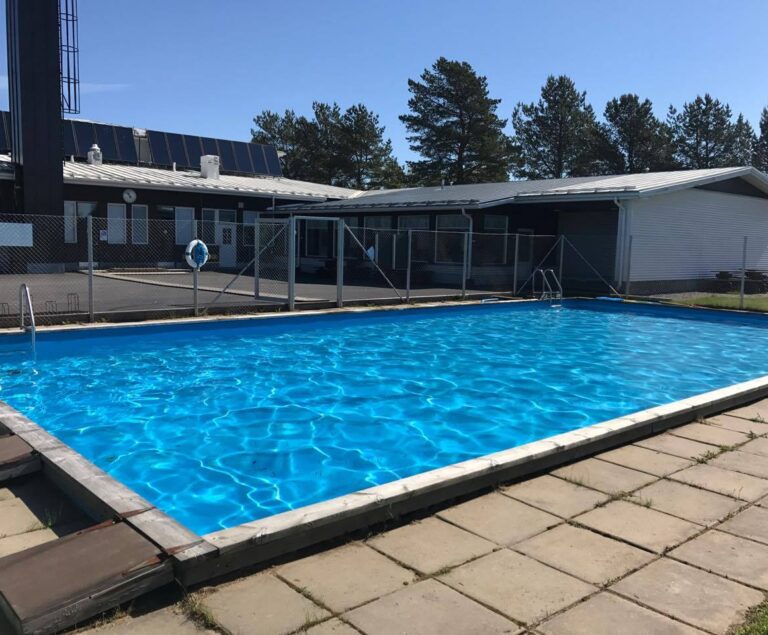 bild på utomhusbassängen i Pörtom