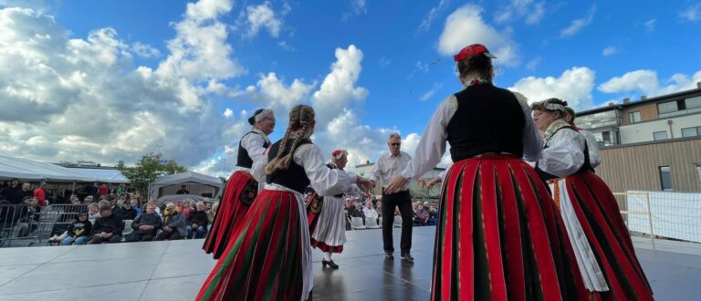 Tomatkarnevalen Folkdans